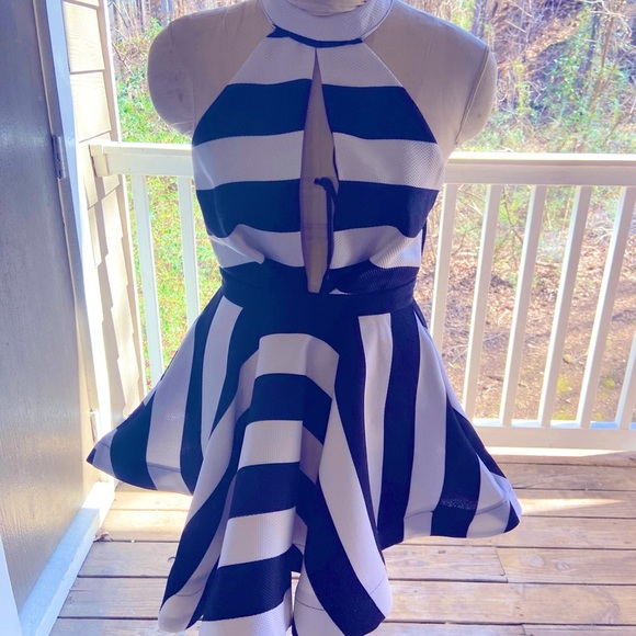 Dresses & Skirts - Fun formal dress